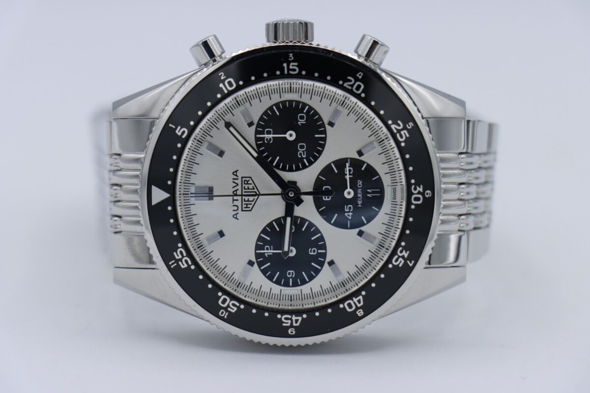 TAG Heuer Autavia Heritage CBE2111 Silver Dial Chronograph Limited Edition - Image 5