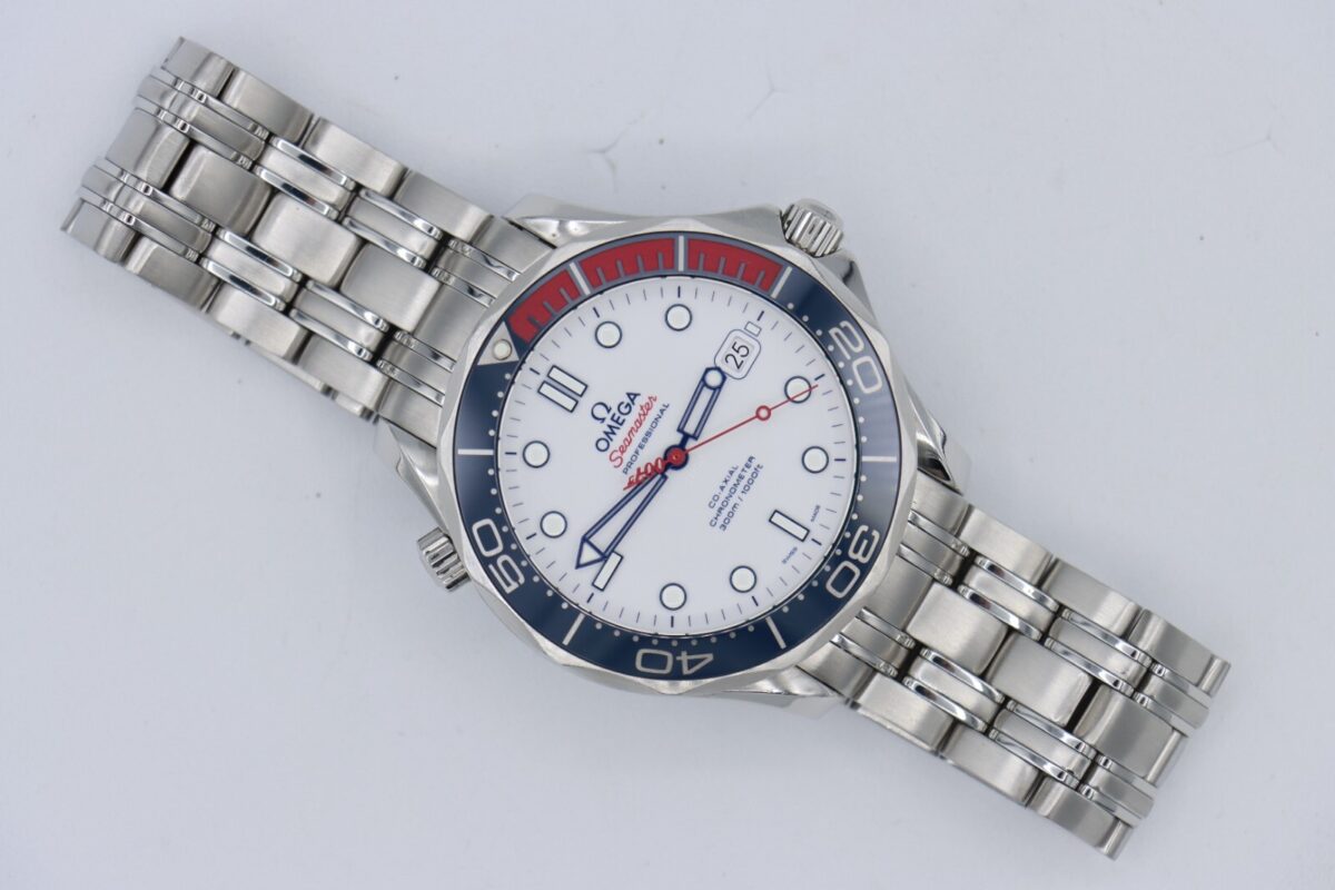 Omega Seamaster 300m 212.32.41.20.04.001 Commander's Watch James Bond Full Set - Image 3