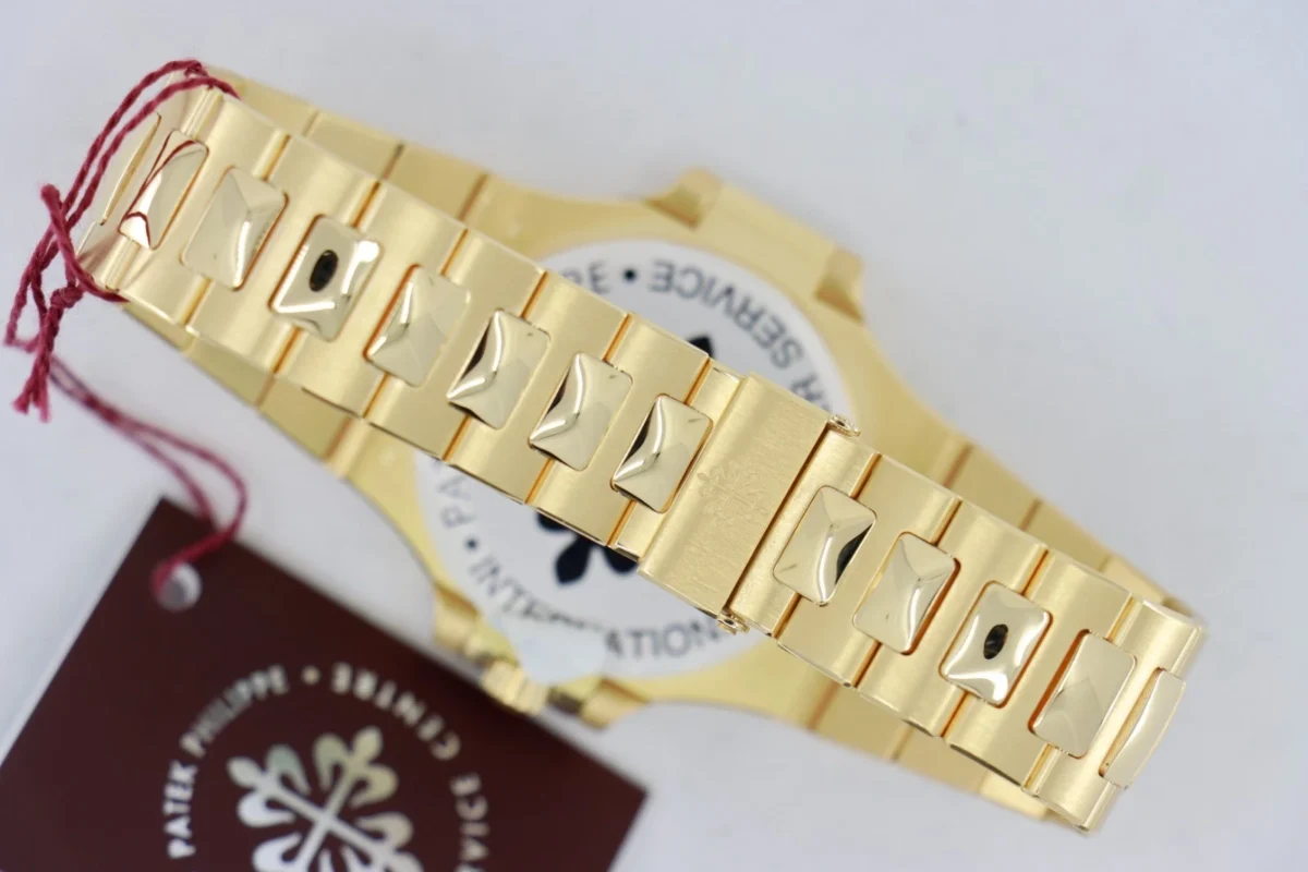 Patek Philippe Nautilus 3800/103 Pave Diamond & Sapphire Dial Circa 1984