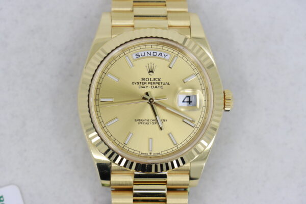 Rolex Day-Date 40 228238 Champagne