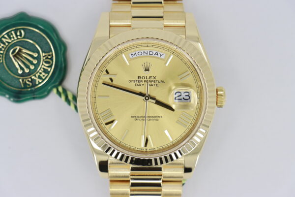 Rolex Day-Date 40 228238 Champagne Roman