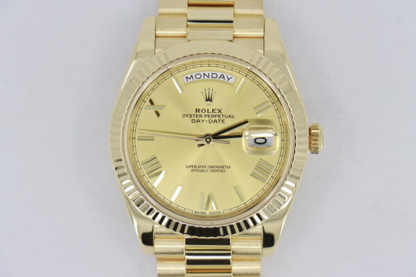 Rolex Day-Date 40 228238 Champagne Roman Dial